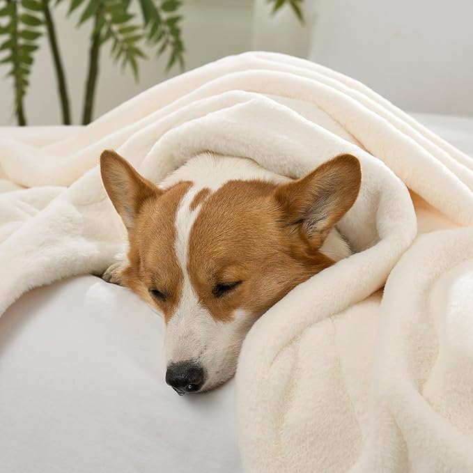 Waterproof Pet Blanket, Ultra Soft Luxury Faux Fur Throw Blanket - Image 7
